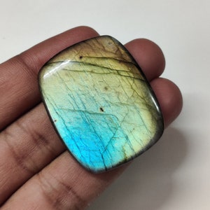 Pietra preziosa sciolta cabochon di labradorite di forma rettangolare naturale con retro piatto, 69,5 carati, 41x34x5 MM.