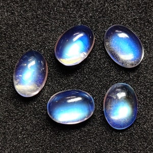 Pietra di luna arcobaleno naturale di alta qualità, lotto all'ingrosso, pietra di luna ovale, cabochon di fuoco blu, cabochon ovale sfuso per la creazione di gioielli