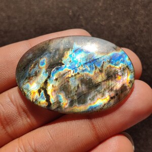 61,30 carats, 45 x 30 x 4 mm, pierre précieuse ovale de guérison en labradorite.