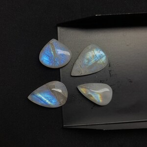 Cabochon bleu naturel en pierre de lune arc-en-ciel, lot de 4 pièces de 56 carats, pierre de lune de 17 à 22 mm pour la fabrication de bijoux.