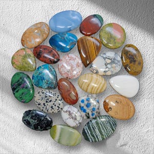 Cabochão multicolorido AAA+ natural, lote misto, cabochão curativo, pedra preciosa solta, lote de pedras preciosas no atacado, lote de formatos mistos e tamanhos mistos.