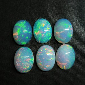 Lotto all'ingrosso di opale di fuoco etiope naturale di qualità superiore, ovale, AAA++, forma ovale. Cabochon di opale di qualità straordinaria ~ Pietra preziosa di opale etiope naturale.