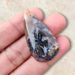 Pietra preziosa cabochon di agata turca naturale a forma di goccia, 48,90 carati, dimensioni cabochon 47x24x6 mm.
