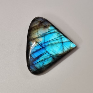 89,75 carats, taille 45x38x8 MM, bleu flashy grande taille naturel bleu flashy labradorite cabochon pierre précieuse en vrac.