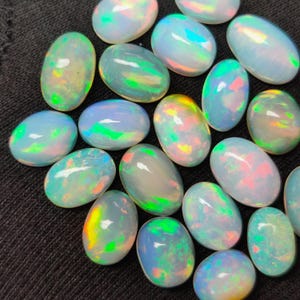 Lot d'opales d'Éthiopie en vrac multicolores, cabochon d'opale de 7 à 9 mm, lot de pierres précieuses d'opale, cabochons d'opale d'Éthiopie naturelle pour la fabrication de bijoux.