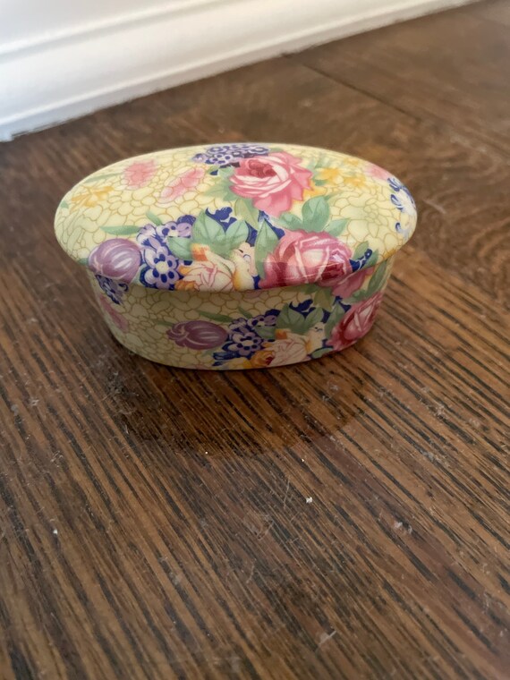Royal Winton Welbeck Trinket Box View 2