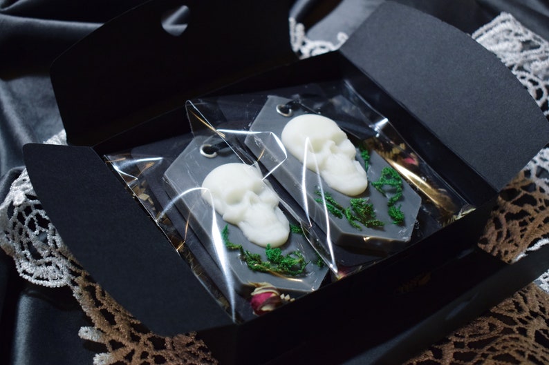 Graveyard Home Decor Gift Set: 2 Gothic Scented Wax Sachets Skull Freshener Cemetery Birthday Wedding Wax Tablet Christmas