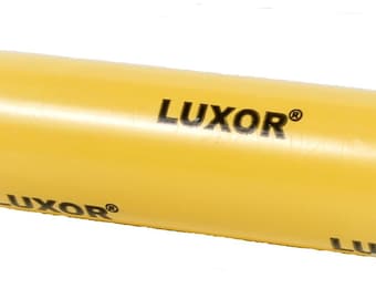Pode incluir: Um rolo de espuma cilíndrico amarelo com a palavra "LUXOR" impressa nele.