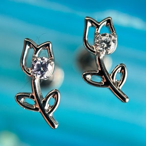 Rose Tulip Flower Implant Grade Titanium Internally Threaded Earring Tragus Conch Helix Cartilage Stud 16g Clear Lilac