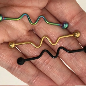 インダストリアルバーベル スキャフォールド 耳ピアスバー ウェーブ ジグザグ ゴールド ブラック レインボー 38 mm