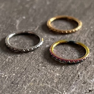 Criss Cross Diamond Edge Hinged Segment Ring Septum Clicker Ear Hoop Cartilage Helix Conch Daith Ring 16g Implant Grade Titanium