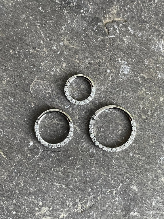 Implant Grade Titanium Feather Hinged Clicker Hoop Implant Grade Titanium Feather Hinged Clicker Hoop