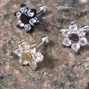 Clear Cubic Zirconia Cluster Flower Design Boucle d'oreille Cartilage Helix Stud 16g Or Noir Argent
