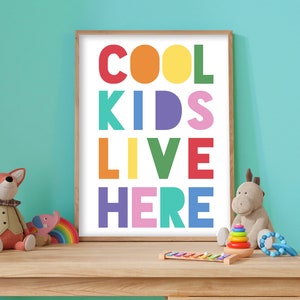 Aquí viven niños geniales: decoración de dormitorio infantil, póster infantil, impresión para guardería, sala de juegos