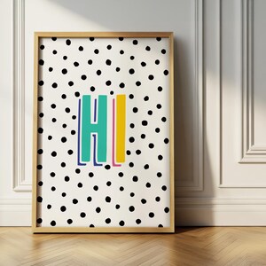 Bunter 'Hi Dotty' Wandbild: Modernes Kinderzimmer Dekor