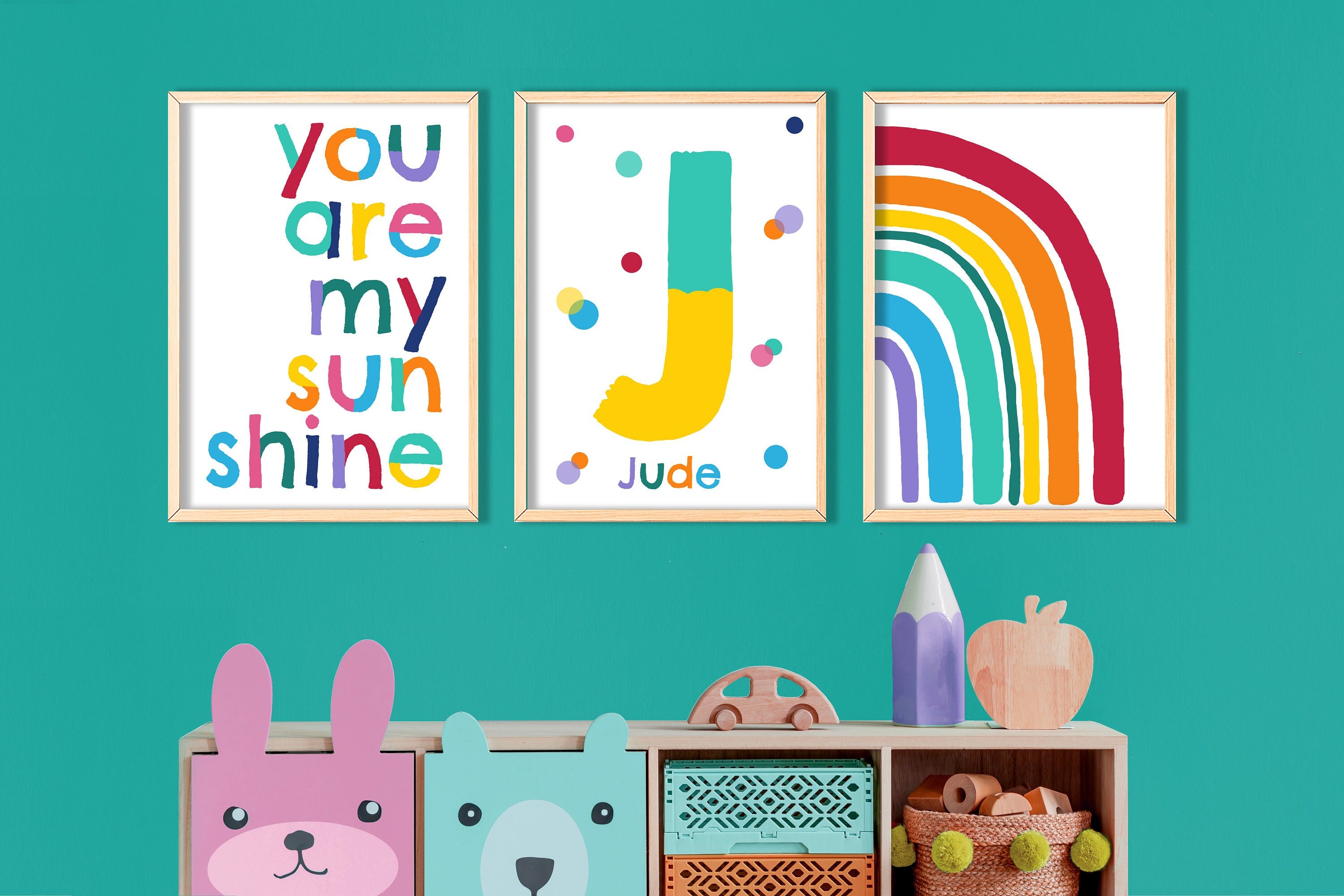 Juego personalizado de tres láminas de arcoíris: láminas coloridas para la sala de juegos, arte mural para niños, decoración de la sala de juegos de los niños, pósteres para la guardería