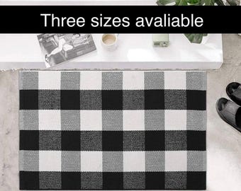 Buffalo Check Cotton Rug: Black and White Farmhouse Plaid