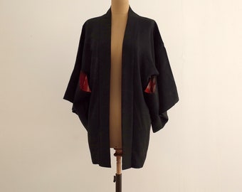 veste Kimono pièce unique femme, veste haori soie Japon, cousue main, motif tissé à même, antiquité, noir satiné, mode vintage japonais