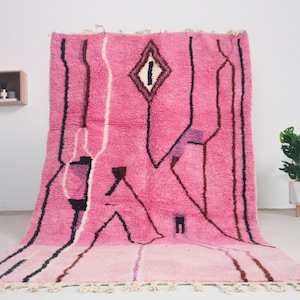 Pink Boujaad rug - Hand knotted vintage moroccan rug - Abstract pink 8x5 Boho Area carpet - Colorful area rug