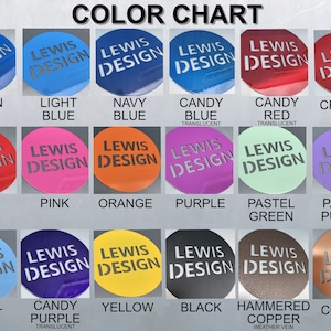 Puede incluir: Carta de colores con 18 opciones de color diferentes para Lewis Design. Los colores incluyen azul oc&eacute;ano, azul claro, azul marino, azul caramelo, rojo caramelo, rojo carmes&iacute;, rojo, rosa, naranja, morado, verde pastel, morado pastel, azul pastel, morado caramelo, amarillo, negro, cobre martillado y cobre.