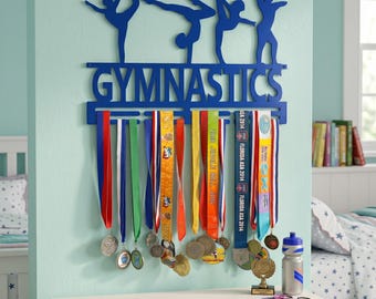 Colgador de medallas de gimnasia con letrero metálico personalizado con monograma, soporte personalizado para medallas de gimnasta con monograma, expositor de medallas de gimnasta