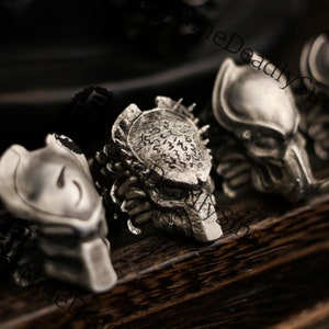 Predator's Mask Ring - Handmade in 925 Silver - Mysterious and Powerful Men's Ring - A Ring Gift That Makes People Scream