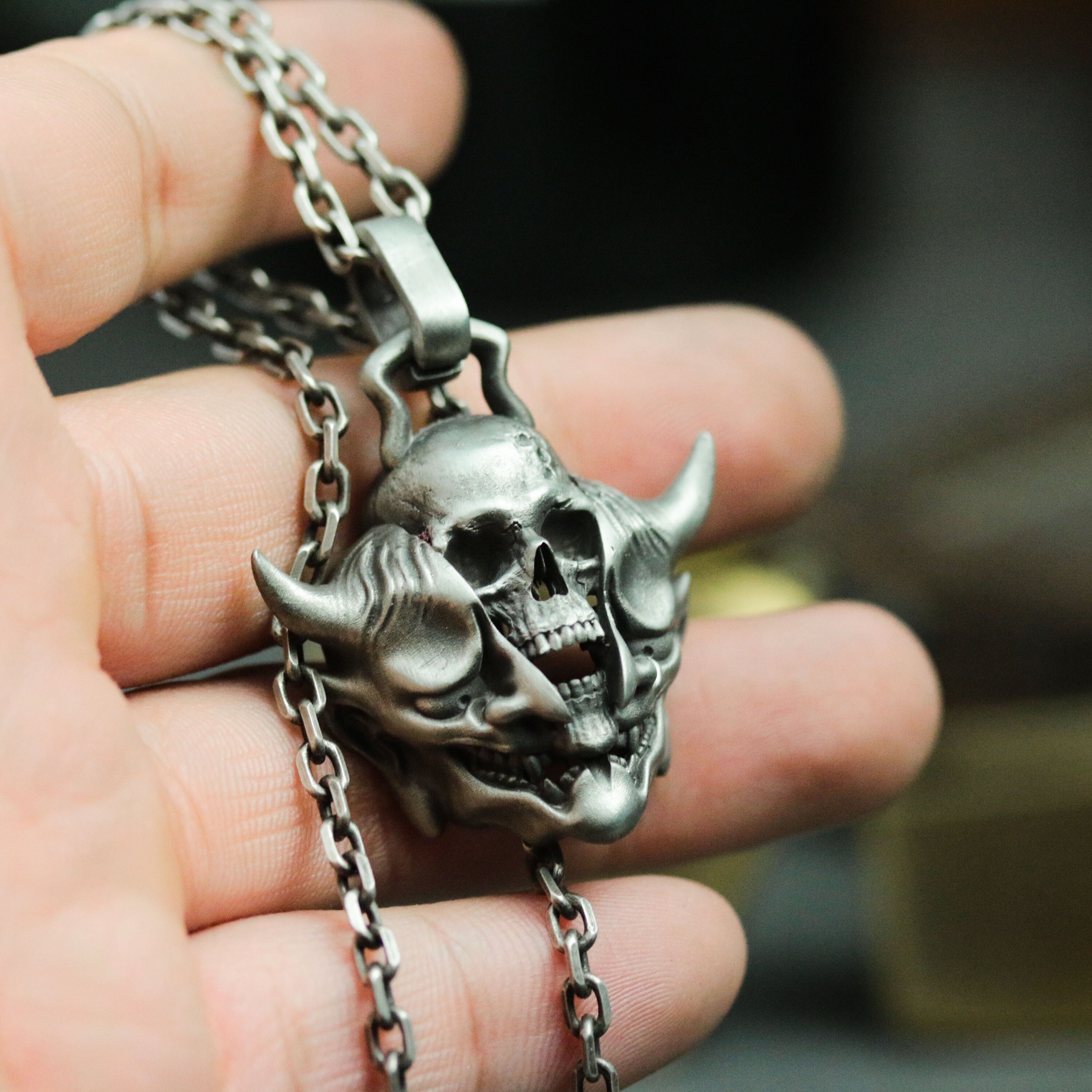Creepy Skull Necklace silver buy here at » Kostümpalast