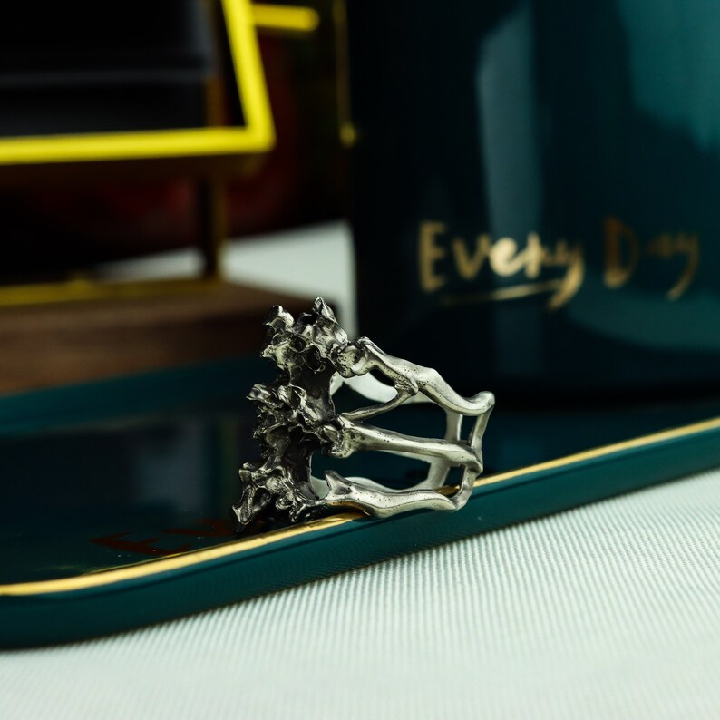 bone silver jewelry-Craftsman made abstract skeleton design silver spine ring Human spine 925 silver ring