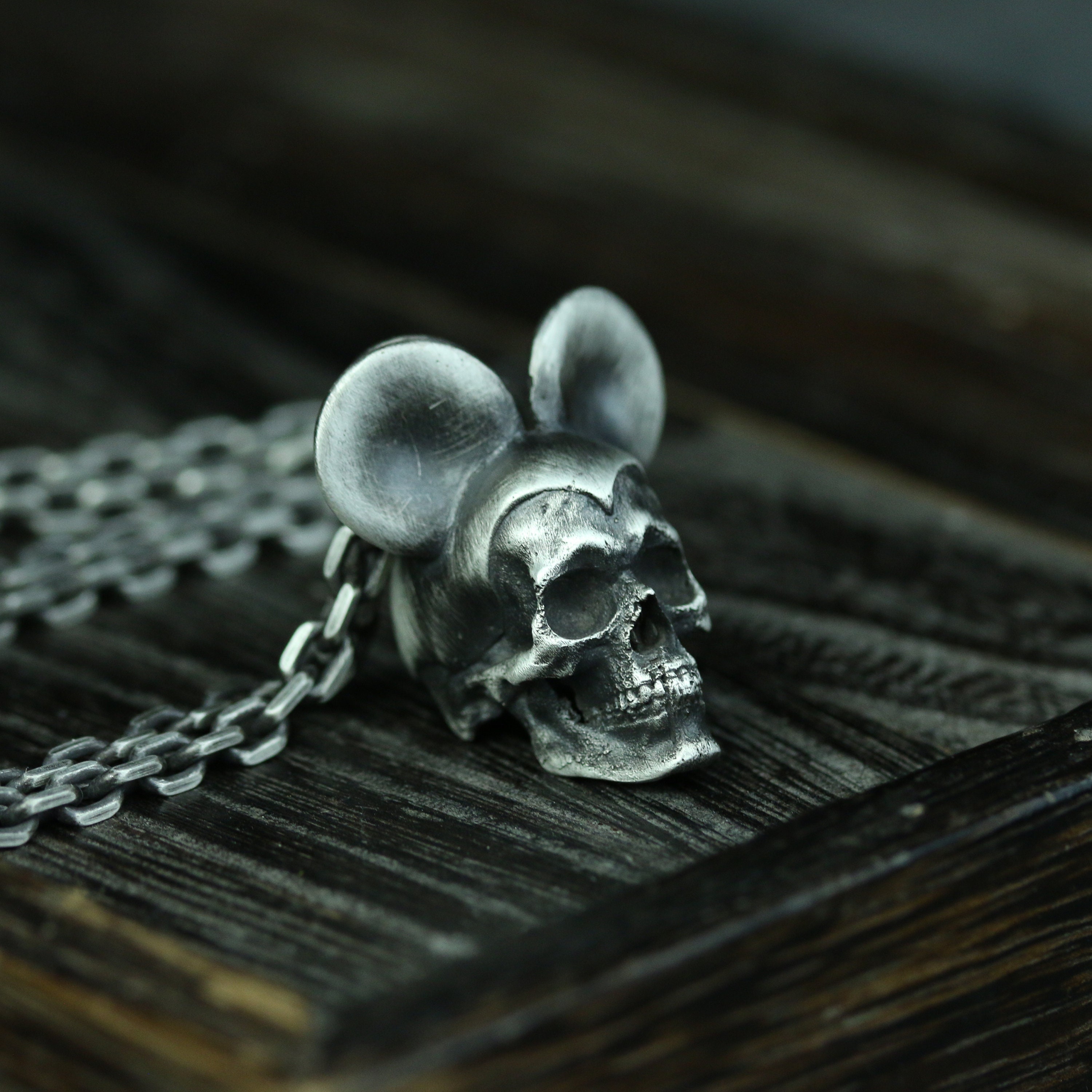 Mickey skull deals ring