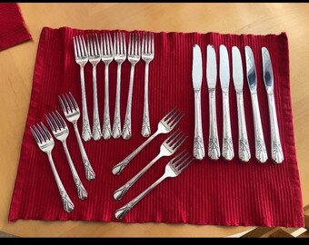 WM Rogers MFG Co Utensils Silver Mist Marigold Pattern Part Set