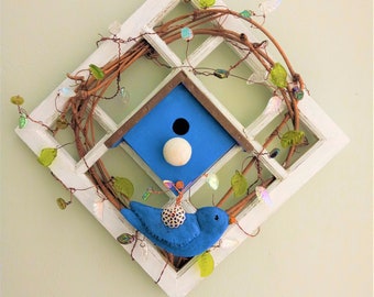 Letrero de pájaro azul de madera recuperada, decorado con cuentas de vidrio checo