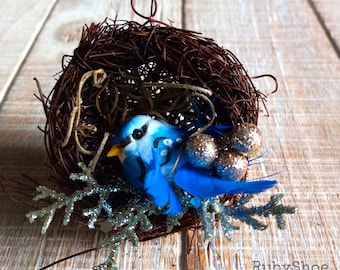 Adorno navideño de pájaro azul en nido, regalo de amigo secreto