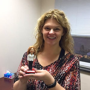 Personalisierte benutzerdefinierte Bobblehead Statue - Spaß Geburtstagsgeschenk für Freundin oder Frau, einzigartige weibliche Bobble Kopf Statue