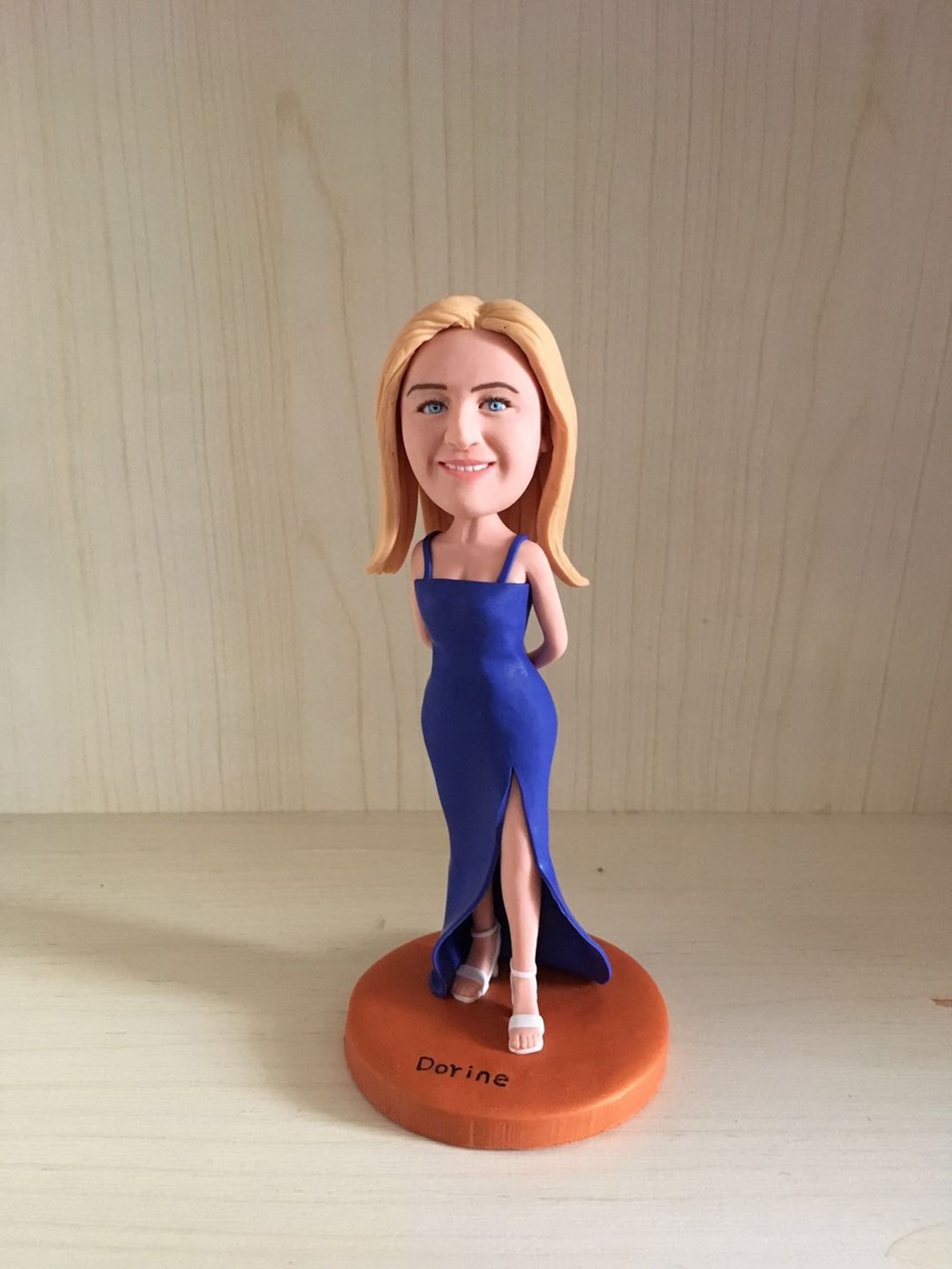 Custom personalise  Bobbleheads，custom girls bobblehead,personalise Birthday cake decoration，unique Valentines gift for girlfriend
