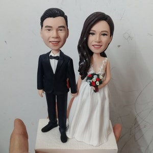 Handmade custom wedding cake topper wedding bobble head custom Personality Sculpture of Bride and Groom Polymer Doll Wedding Decoration image 5