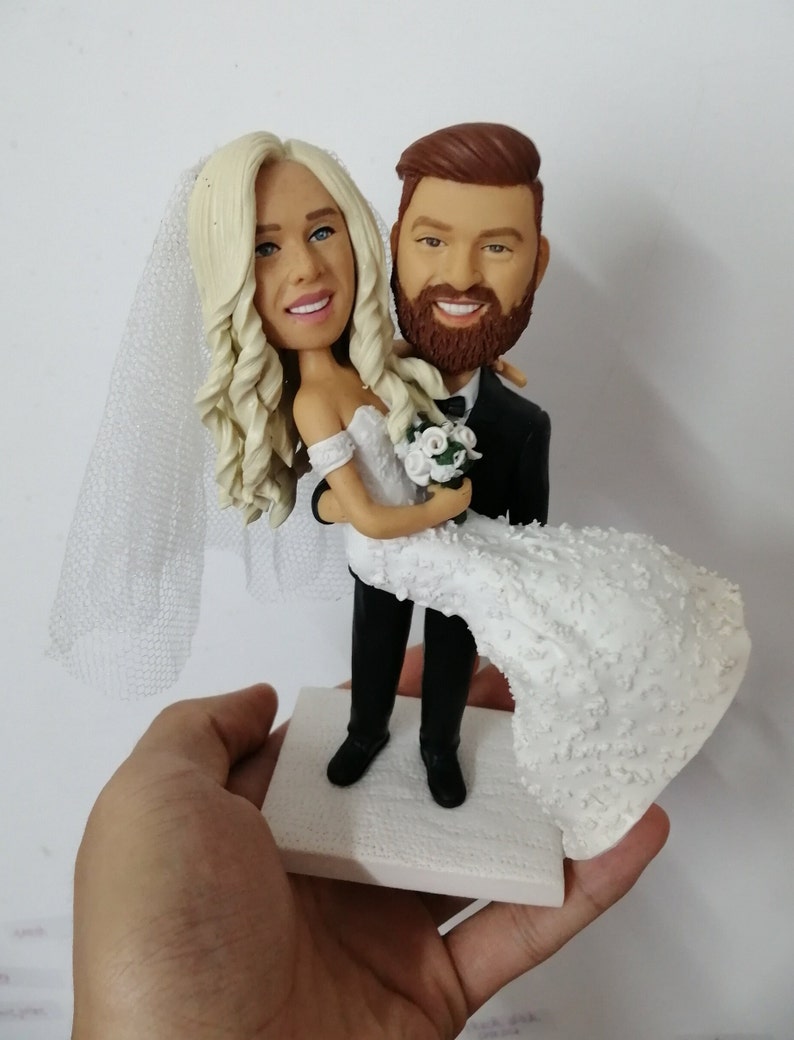 Handmade custom wedding cake topper wedding bobble head custom Personality Sculpture of Bride and Groom Polymer Doll Wedding Decoration image 4