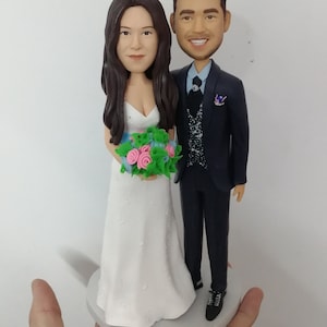 Handmade custom wedding cake topper wedding bobble head custom Personality Sculpture of Bride and Groom Polymer Doll Wedding Decoration image 2