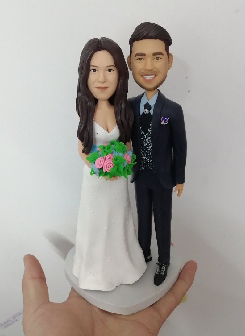 Handmade custom wedding cake topper wedding bobble head custom Personality Sculpture of Bride and Groom Polymer Doll Wedding Decoration image 2