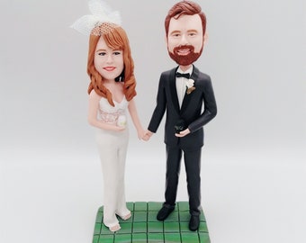 Custom Bobblehead Wedding Cake Topper, Personalized Newlywed Figurines, Handcrafted Polymer Clay Cake Topper, Wedding Bobblehead Cake Topper