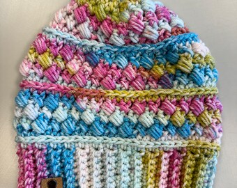Gorros de invierno Skipping Stones de chica estilo flapper. Opción de añadir un pompón de piel sintética