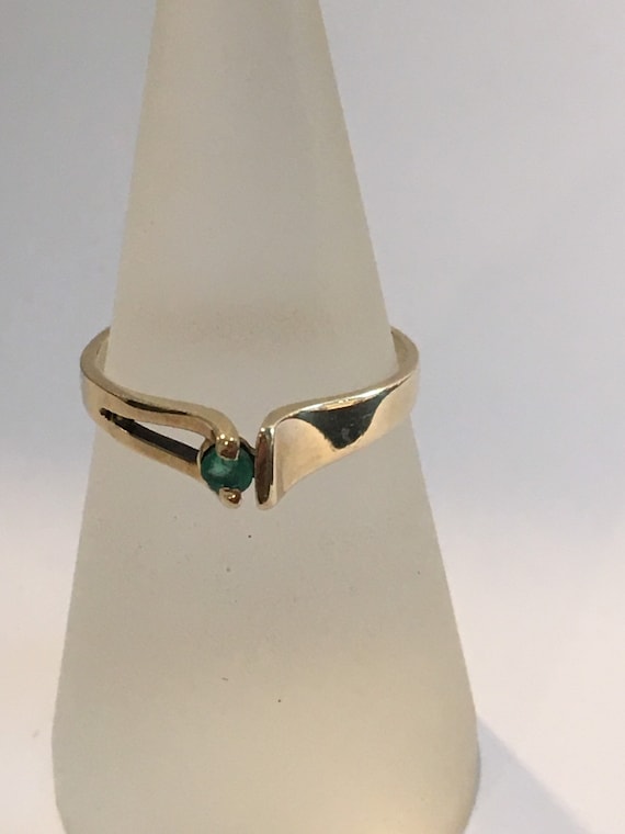 10k gold emerald ring