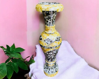 Vase à fleurs en marbre nacre jaune. Idéal pour la décoration intérieure, un cadeau romantique. Vase décoratif à motif floral pour la maison et le bureau.
