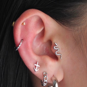 Slithering snake cartilage earring / Snake tragus earring / Threadless push pin labret stud