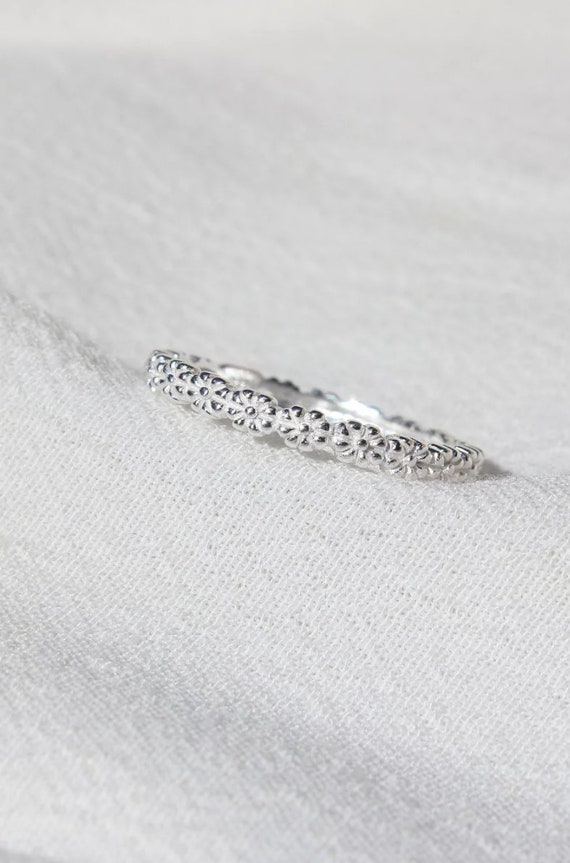 Flower Eternity Ring (SILVER)【Light】 2.49 Ctw Diamond Simulant Flower Ring. Full Eternity Ring