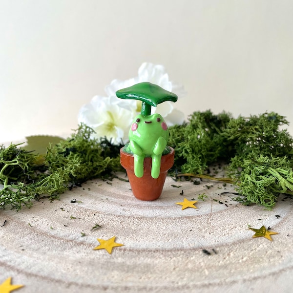 Froggy sitting in a pot - Desk friend