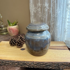 READY TO SHIP - Cremation Urn - Hand Made Pottery with lid