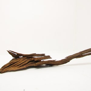 Medium, natural, unfinished, freshwater driftwood/Decorative driftwood/Aquarium driftwood.   31&#39;&#39;L   8&quot;W  7&quot;H Item #1002