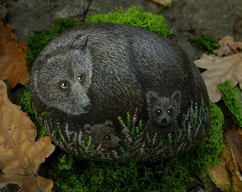 Painted Stone "Brown Bear & Cubs"