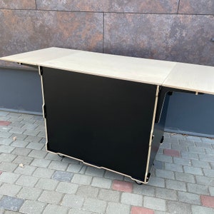 Przenośne stoisko typu Pop-Up Shop - szybkie rozstawianie i możliwość dostosowania do wydarzeń