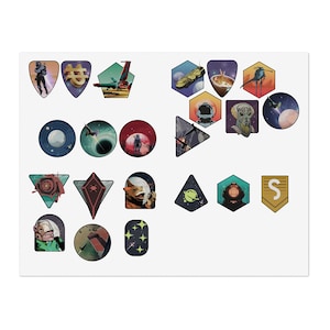 Peut inclure: Un ensemble de 18 autocollants colorés illustrant des thèmes spatiaux. Les autocollants sont de formes variées, notamment des cercles, des triangles, des hexagones et des étoiles. Les illustrations comprennent des astronautes, des vaisseaux spatiaux, des planètes et d'autres images liées à l'espace.